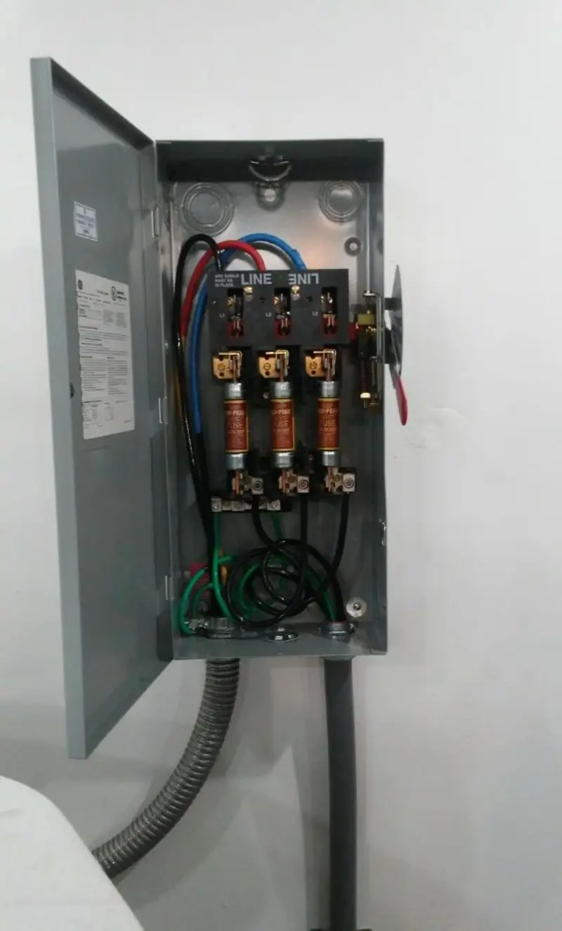 Three-phase disconnect switch installed for Smoke Detector Installation in Mount Healthy